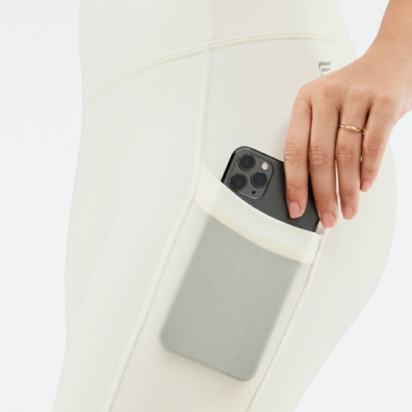 On-the-Go Ultra-High Waisted 7/8 - Picture 3 of 3